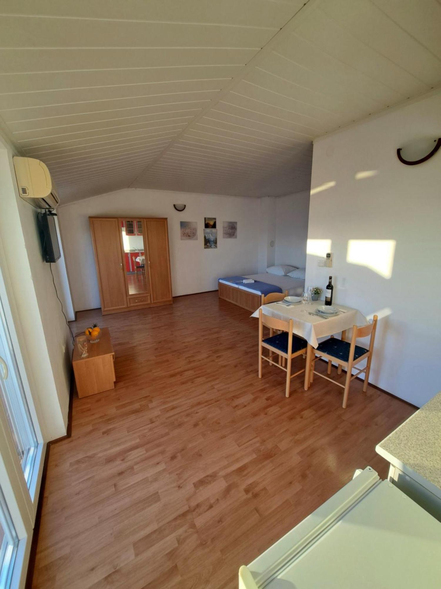 Apartments Maruna Maslenica Bagian luar foto