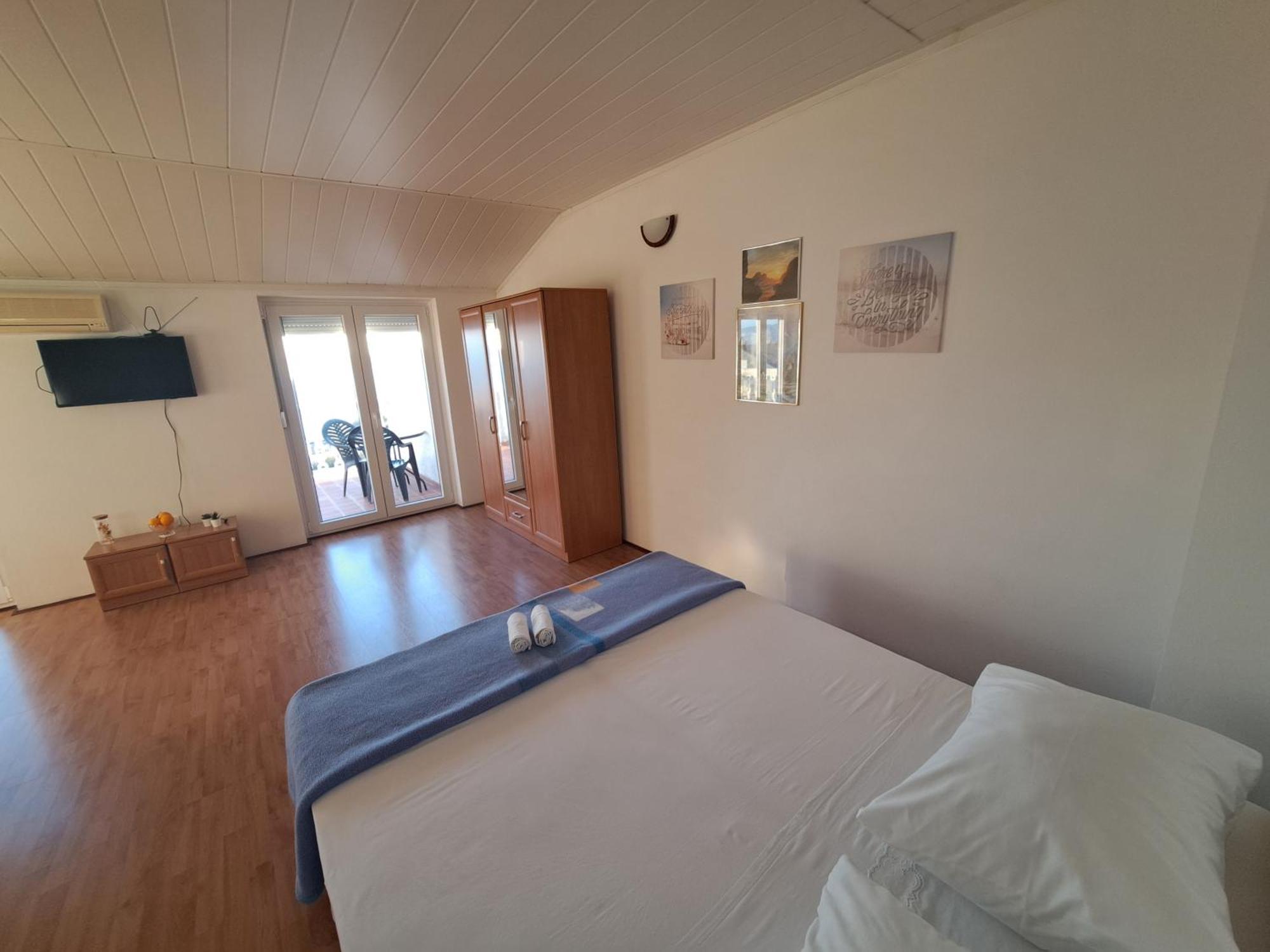 Apartments Maruna Maslenica Bagian luar foto